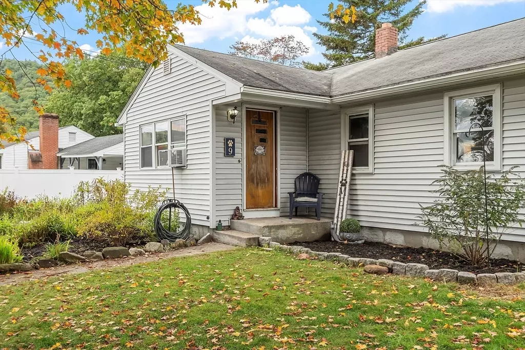 Monson, MA 01057,9 Silva St