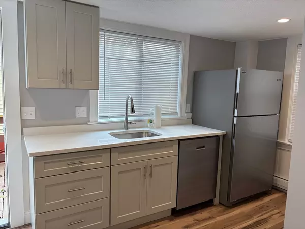 Canton, MA 02021,408 Neponset St #2