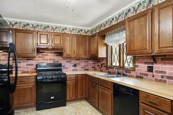 Easthampton, MA 01027,102 Lovefield St