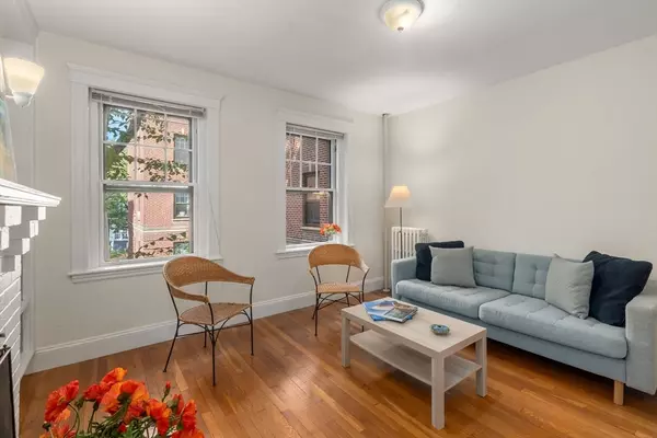 Cambridge, MA 02138,38 Linnaean St #4