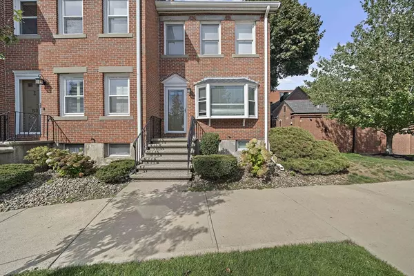 Chelsea, MA 02150,84 Captains Row #84