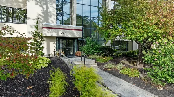 Lynnfield, MA 01940,220 Broadway #304
