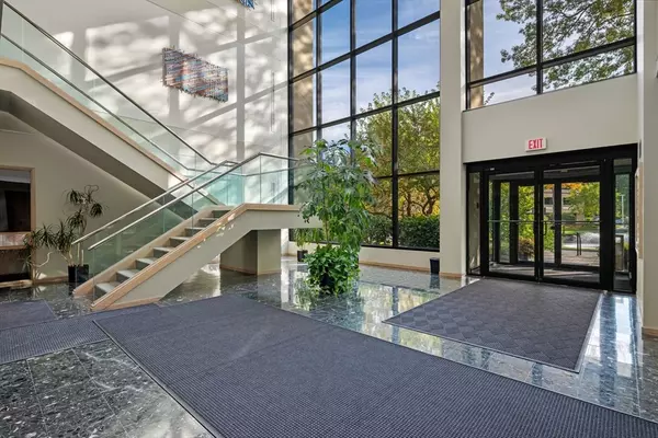 Lynnfield, MA 01940,220 Broadway #304