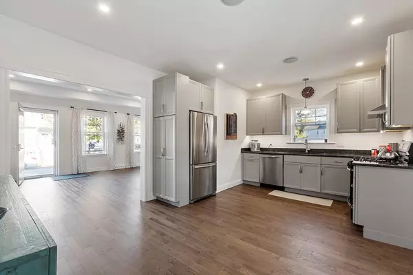 2 Hayes St #2, Maynard, MA 01754