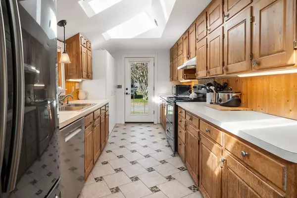 Carver, MA 02330,11 Brockton Ave