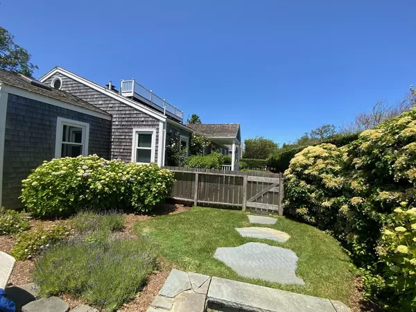 Nantucket, MA 02554,17 Burnell