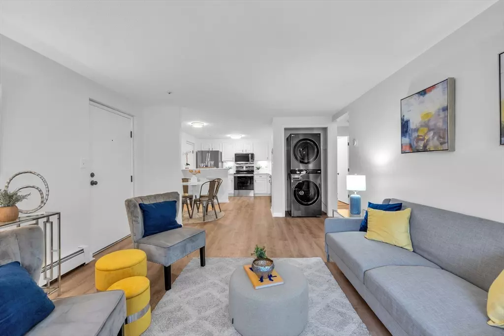 Canton, MA 02021,25 Pine St #B
