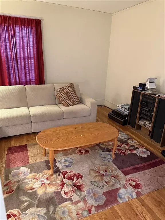 Brookline, MA 02445,19-21 Elm St