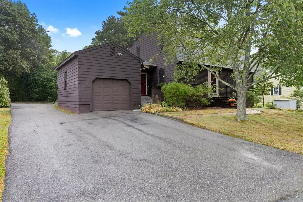 Ipswich, MA 01938,11 Heard Drive