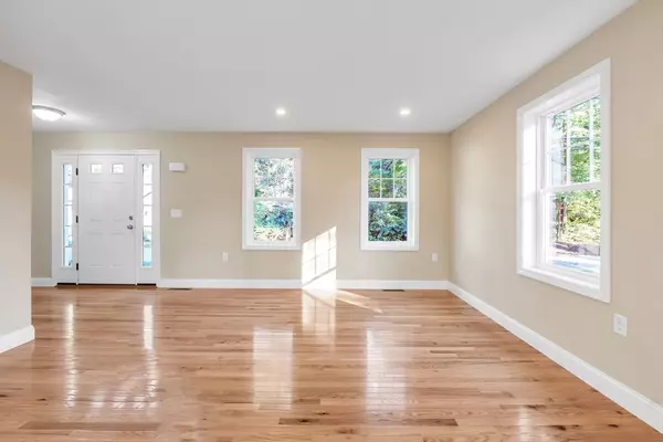 Mansfield, MA 02048,18 Columbine Rd