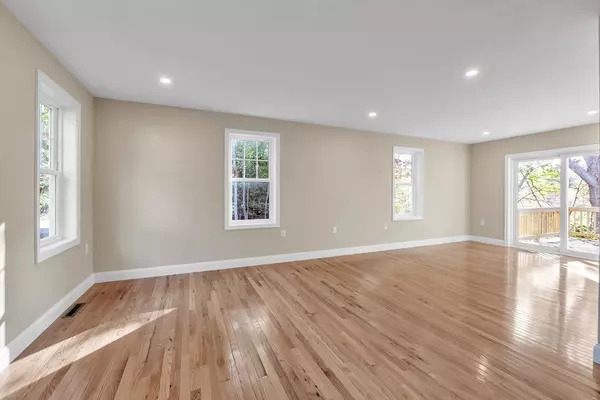 Mansfield, MA 02048,18 Columbine Rd