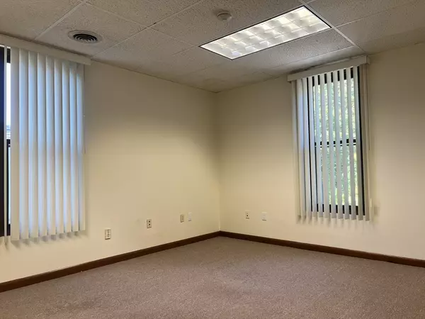 Foxboro, MA 02035,36-38 Mechanic St #204