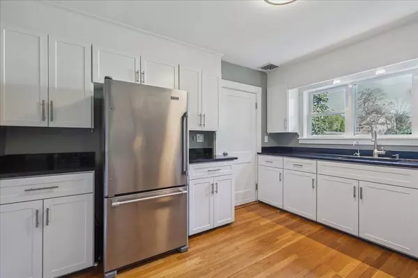 Watertown, MA 02472,11 Broadway #11