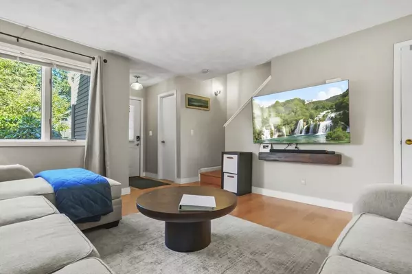 Merrimac, MA 01860,6 Vendome Street #6