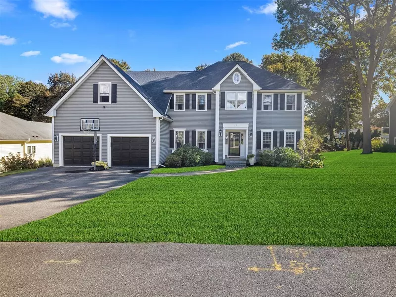 7 Holman Heights Cir, Shrewsbury, MA 01545