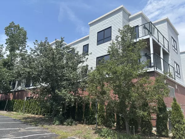 1391 Main Street #204, Walpole, MA 02081