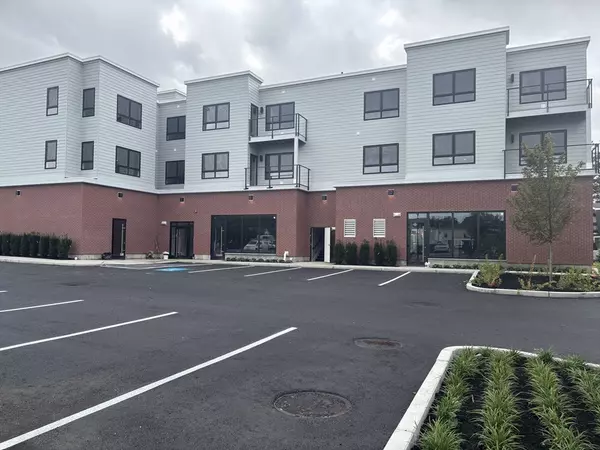Walpole, MA 02081,1391 Main Street #204