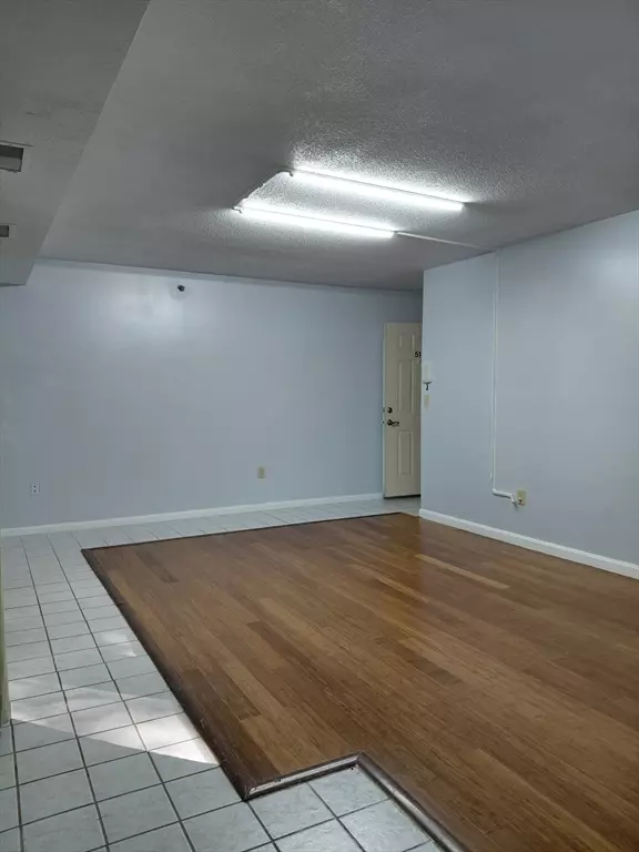 Dracut, MA 01826,124 Tennis Plaza Rd #51