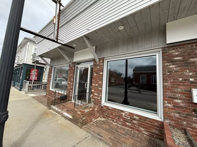 253 Main St, Wareham, MA 02571