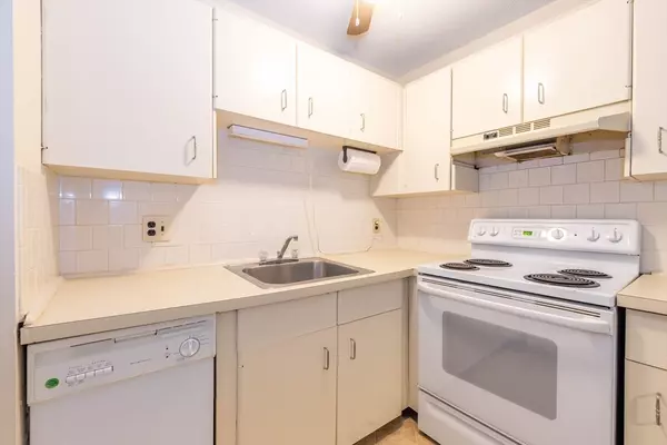 Framingham, MA 01701,71 Nicholas Rd #H