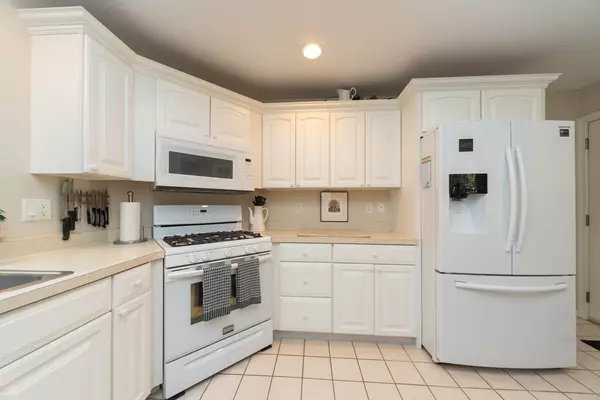 Southborough, MA 01772,21 William Onthank Ln #21