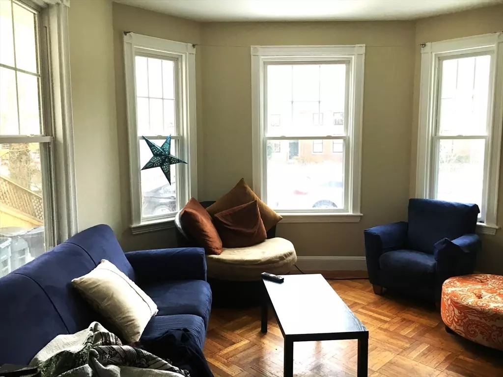 Cambridge, MA 02139,17 Putnam Ave #-