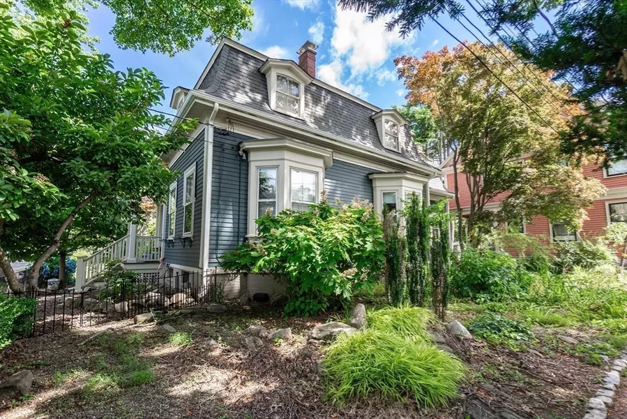 69A Walker Street #A, Cambridge, MA 02138