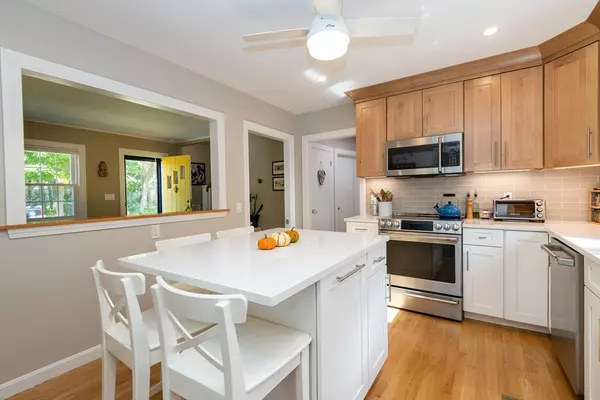 Essex, MA 01929,12 Maple Street