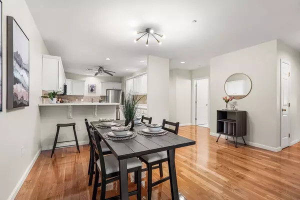 Wakefield, MA 01880,974 Main St #30