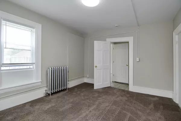 Springfield, MA 01118,60 Howes St #2