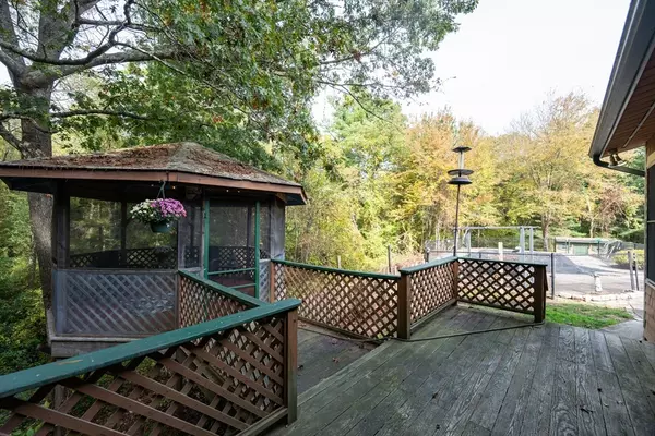 Freetown, MA 02702,95 Howland Rd