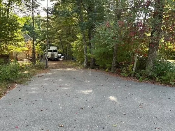 35 Silva St, Carver, MA 02330