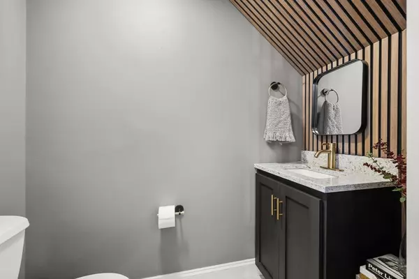 Boston, MA 02129,98 Warren Street #98