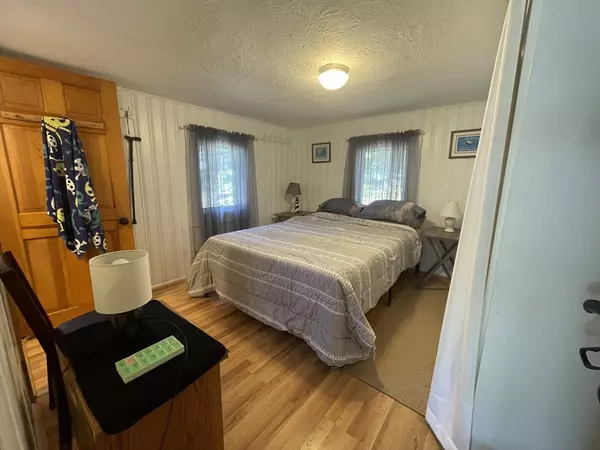 Wareham, MA 02571,87 Highland Shore Dr #1