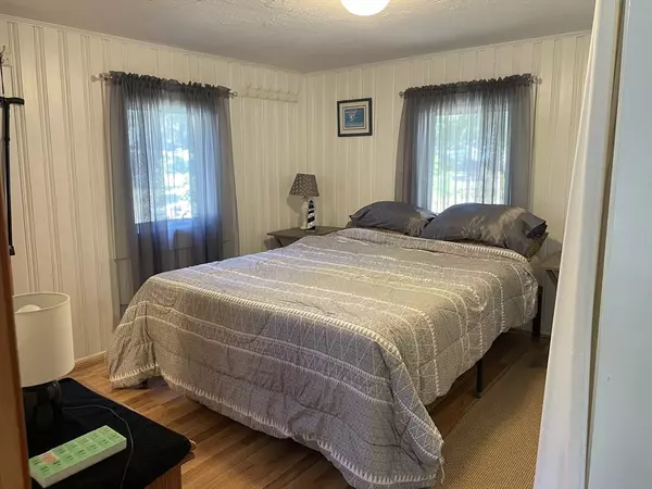 Wareham, MA 02571,87 Highland Shore Dr #1
