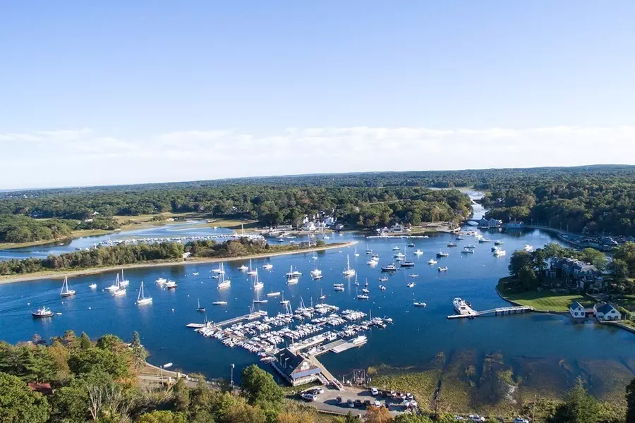104 Howard Gleason Rd, Cohasset, MA 02025