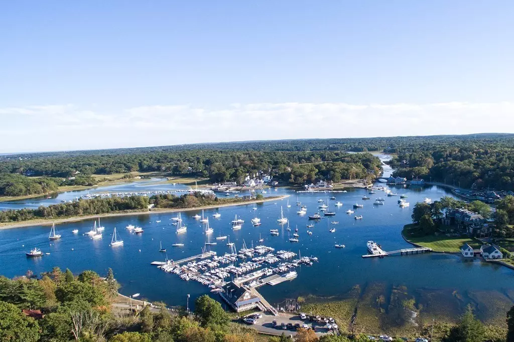Cohasset, MA 02025,104 Howard Gleason Rd