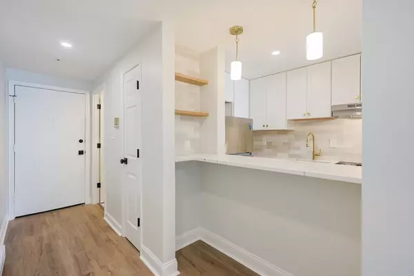 Taunton, MA 02780,3 Karena Dr #4-5