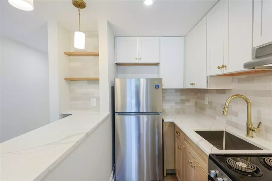 3 Karena Dr #4-5, Taunton, MA 02780