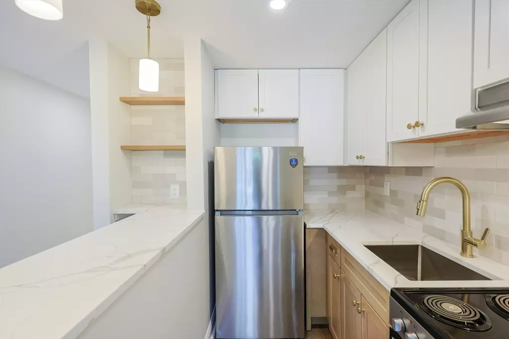 Taunton, MA 02780,3 Karena Dr #4-5