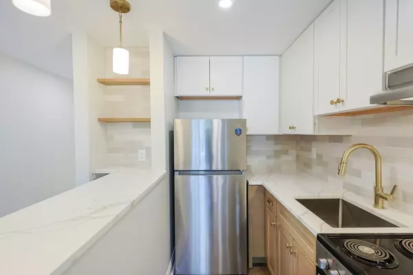 3 Karena Dr #4-5, Taunton, MA 02780
