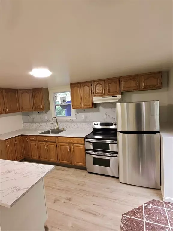 Taunton, MA 02780,244 Rama #1B