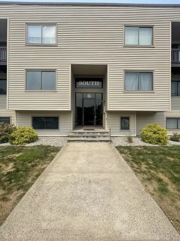 196 Old River Rd #South 6C, Lincoln, RI 02865