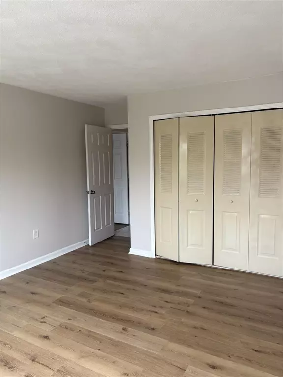 Lincoln, RI 02865,196 Old River Rd #South 6C