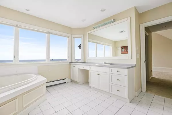 Plymouth, MA 02360,42 Oak Bluff Cir #H