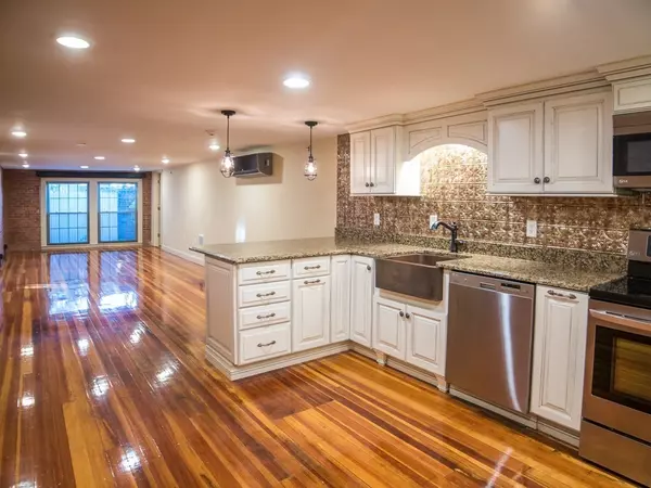 Plymouth, MA 02360,6B School St #6B