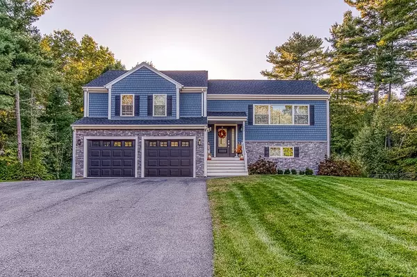 203 Bluejay Ln, Taunton, MA 02718