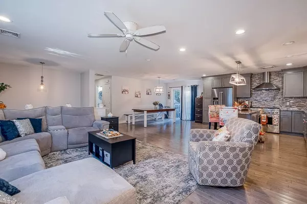 Taunton, MA 02718,203 Bluejay Ln