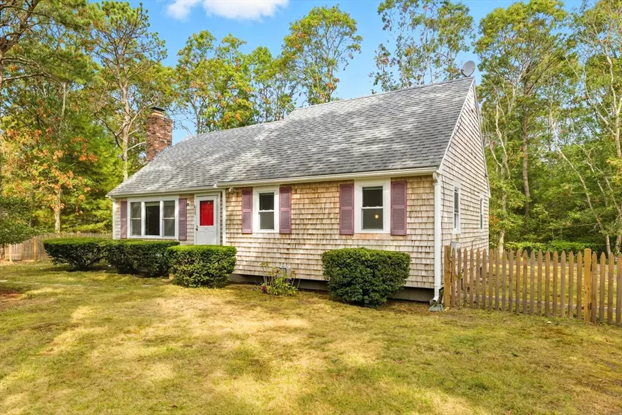 28 Shepard Pl, Falmouth, MA 02536