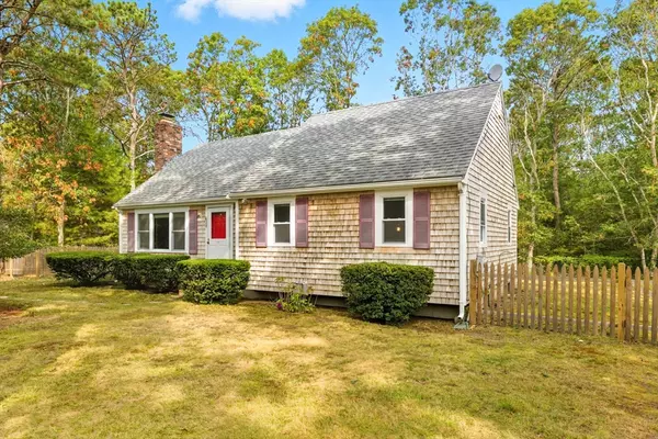 28 Shepard Pl, Falmouth, MA 02536